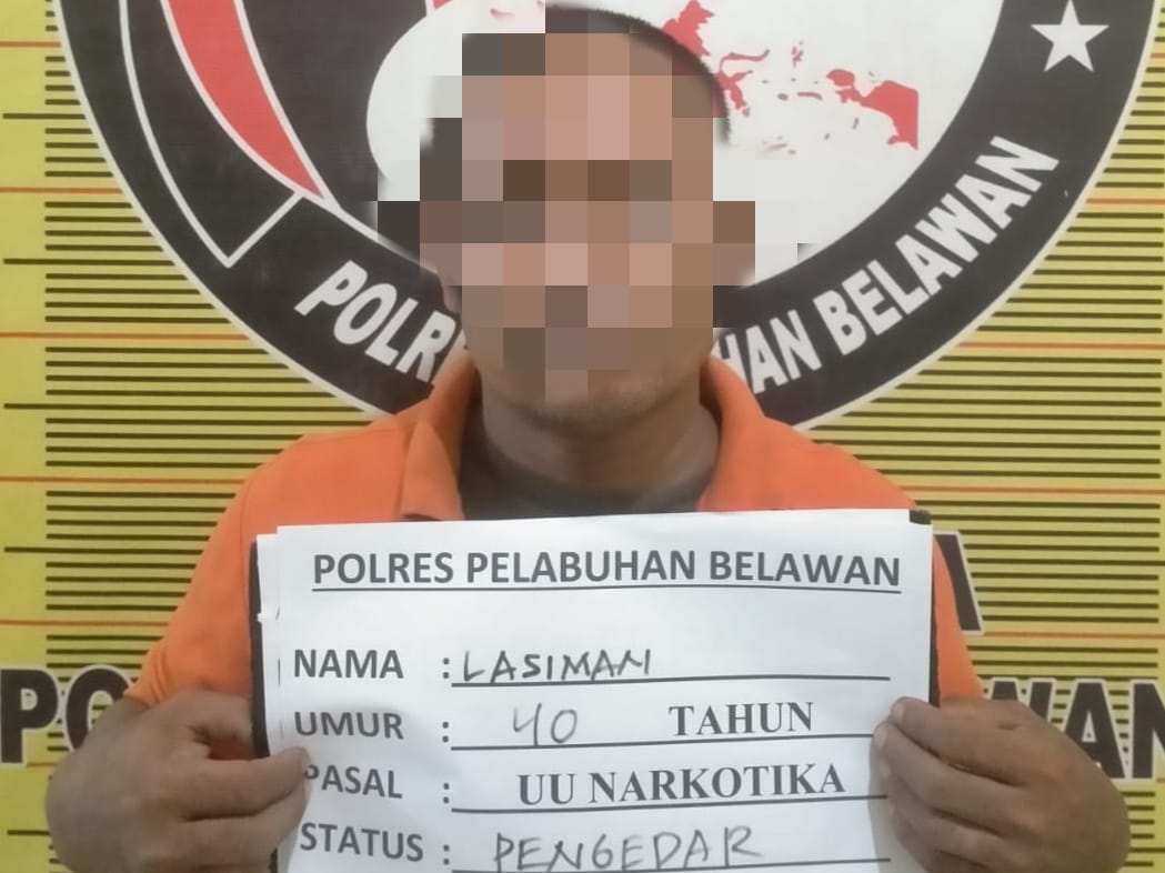 Tersangka pengedar sabu saat diamankan petugas Sat Narkoba Polres Pelabuhan Belawan.