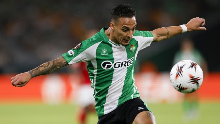 Antony merayakan golnya bersama pemain Real Betis usai mencetak brace ke gawang Villarreal.