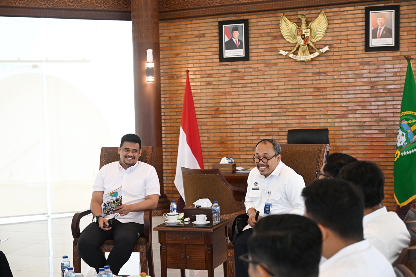 AUDIENSI KPPG MEDAN &ndash; Gubernur Sumatera Utara Muhammad Bobby Afif Nasution menerima audiensi Kepala KPPG Medan Donal Simanjuntak di Kantor Gubernur Sumut, Medan, Senin (20/10/2025).