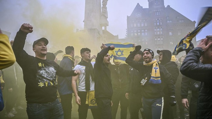 Kericuhan suporter Maccabi Tel Aviv di Stadion Bloomfield membuat laga derby kontra Hapoel Tel Aviv dibatalkan.