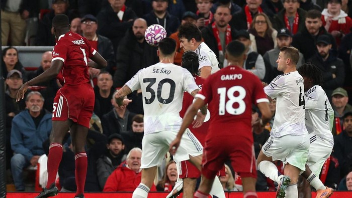 Harry Maguire merayakan gol kemenangan Manchester United ke gawang Liverpool di Anfield.