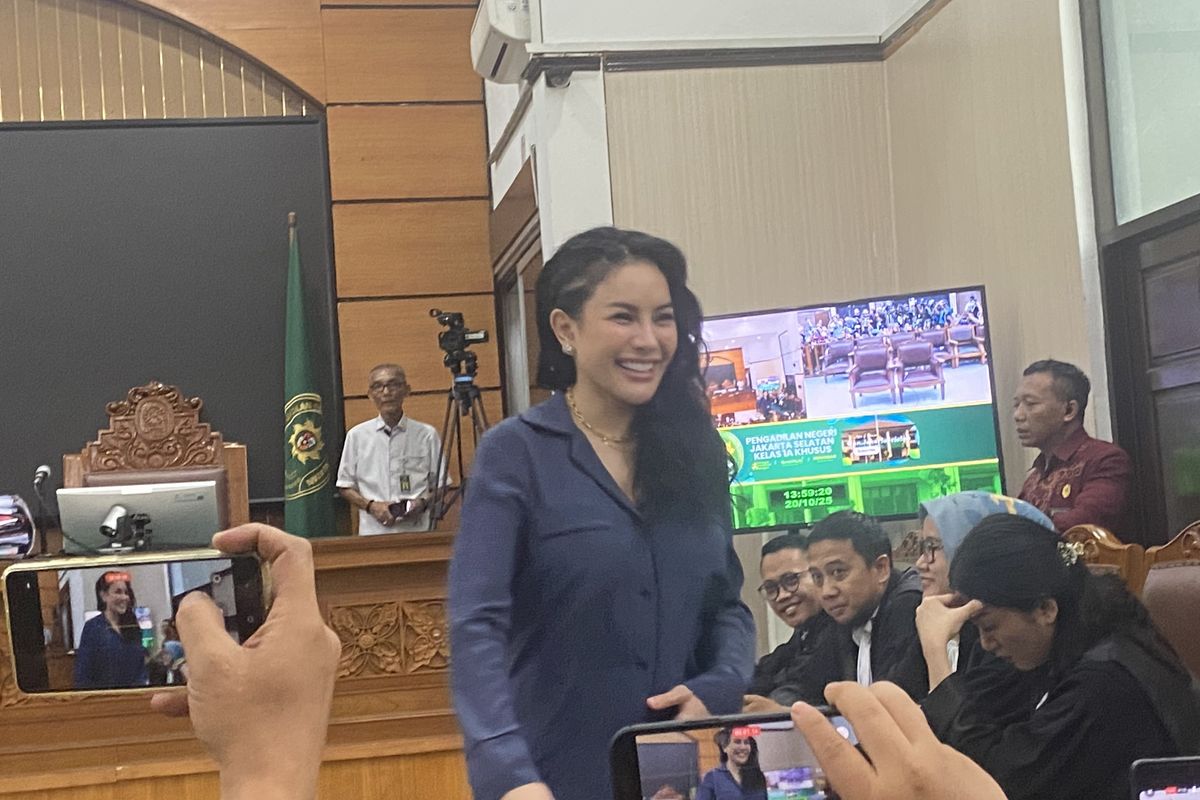 Nikita Mirzani saat menjalani sidang lanjutan kasus dugaan pemerasan dan TPPU di PN Jakarta Selatan.