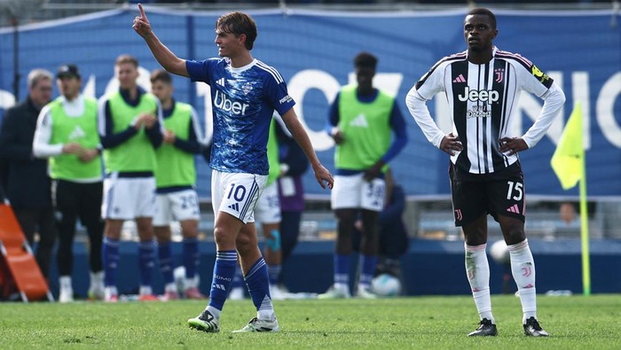 Nico Paz merayakan gol ke gawang Juventus dalam lanjutan Serie A 20252026.