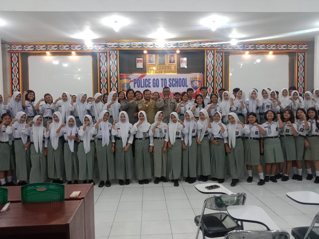 Sat Binmas Polres Simalungun saat menggelar Police Go to School di SMKN 3 Pematangsiantar.