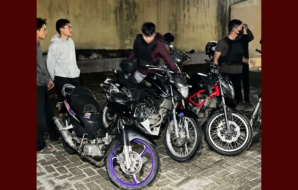 Empat sepeda motor berknalpot brong diamankan Timsus Dayok Mirah dalam razia subuh Polres Pematangsiantar.