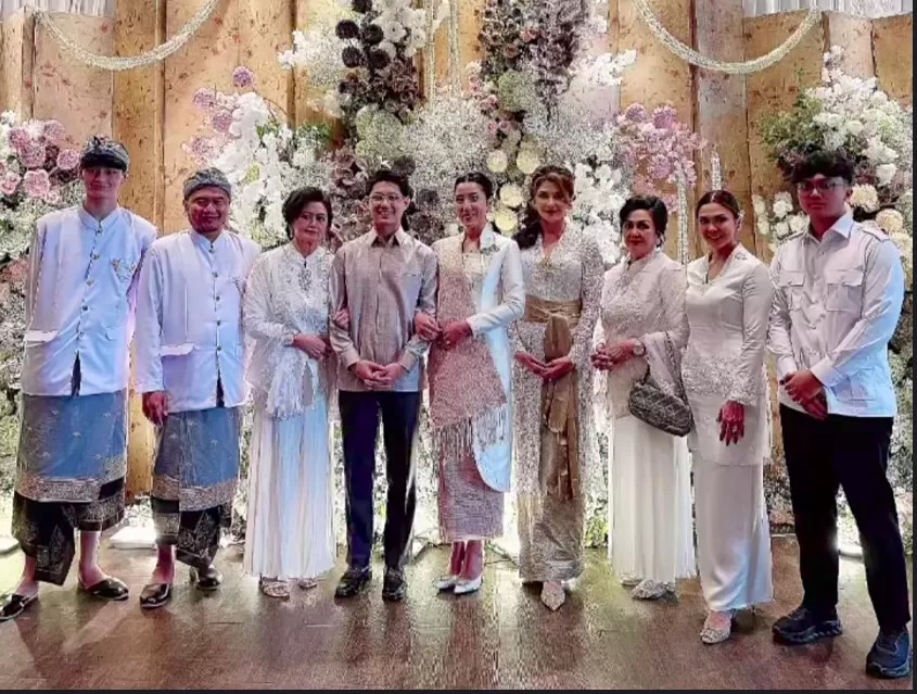 Tamara Bleszynski saat lamaran Teuku Rassya dan Cleantha Islan di Jakarta.