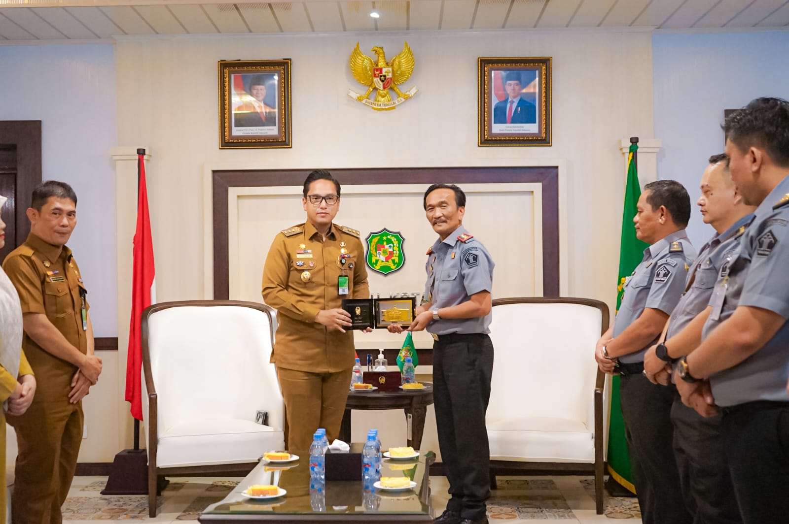 Wali Kota Medan Rico Tri Putra Bayu Waas menerima audiensi Kepala Kemenkumham Sumut Ignatius Mangantar Tua Silalahi di Balai Kota Medan, Senin (20/10/2025).