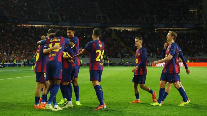 Pemain Barcelona merayakan kemenangan 6-1 atas Olympiakos jelang El Clasico.