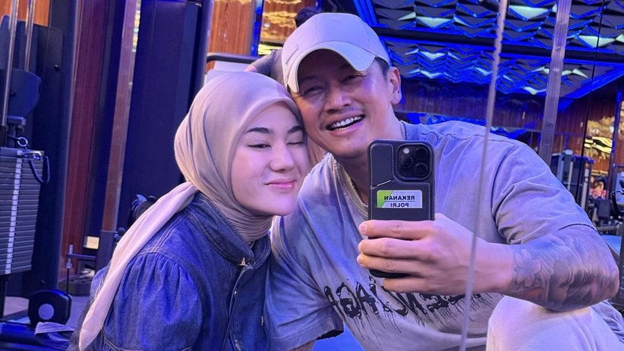 Clara Shinta Aritonang mengungkap kondisi rumah tangganya yang terancam bubar lewat unggahan Instagram Story.