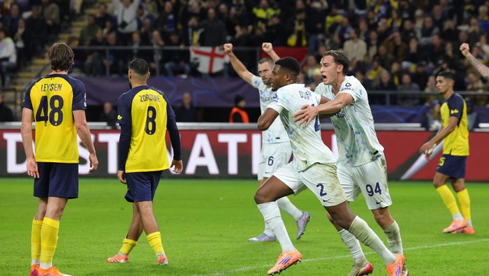 Denzel Dumfries merayakan gol pembuka Inter Milan ke gawang Union Saint-Gilloise pada laga Liga Champions.