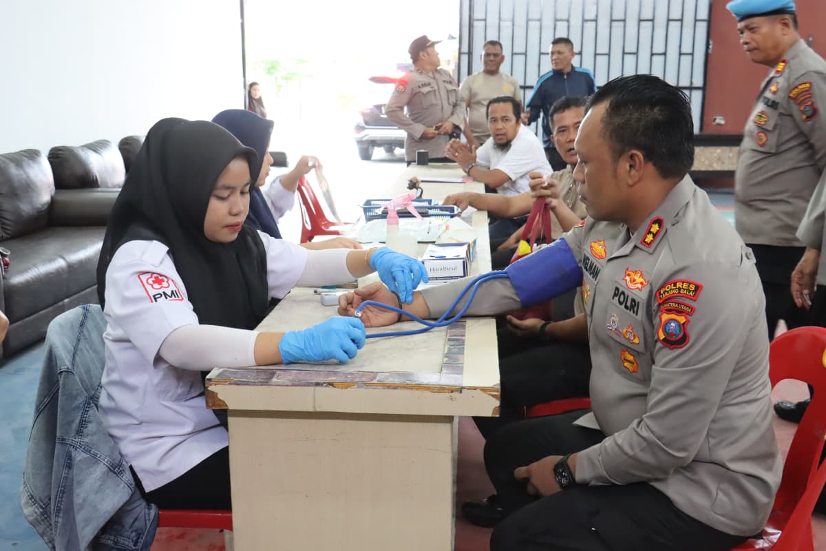 Donor darah digelar di Gedung Olahraga Polres Tanjungbalai dalam rangka Hari Jadi Humas Polri ke-74.