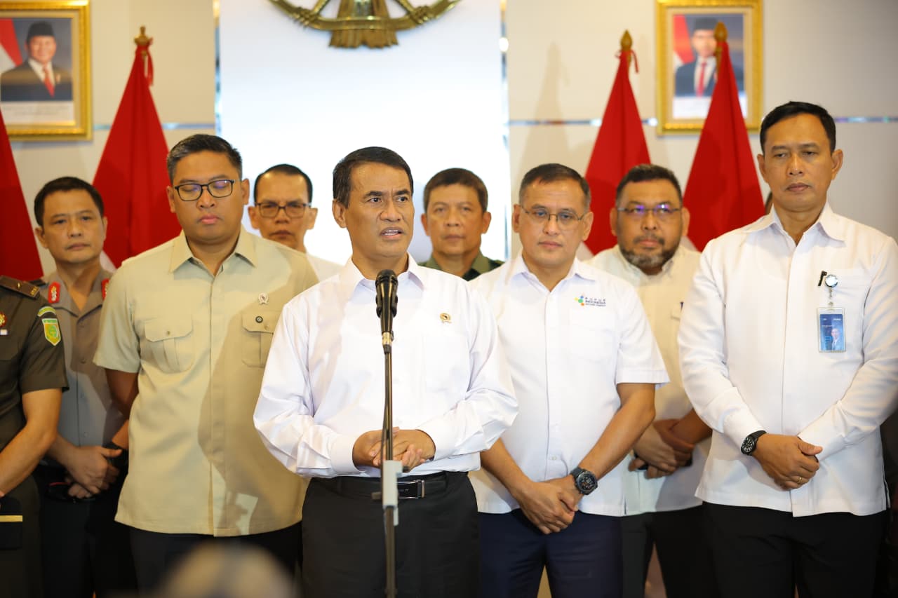 Menteri Pertanian Andi Amran Sulaiman mengumumkan penurunan harga pupuk bersubsidi hingga 20 persen di Jakarta.