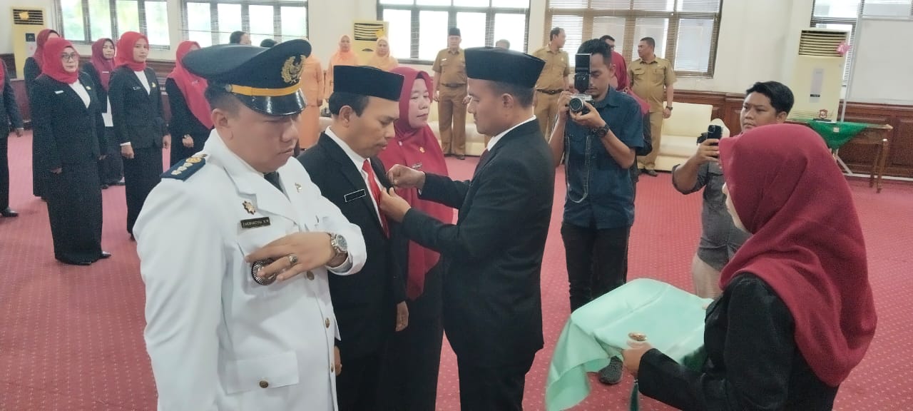 Wali Kota Tanjungbalai melantik 25 pejabat eselon untuk memaksimalkan kinerja dan pelayanan publik, serta menegaskan pentingnya tupoksi ASN.