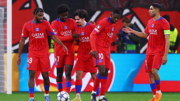 Selebrasi pemain PSG usai melumat Bayer Leverkusen 7-2 pada matchday ketiga Liga Champions.