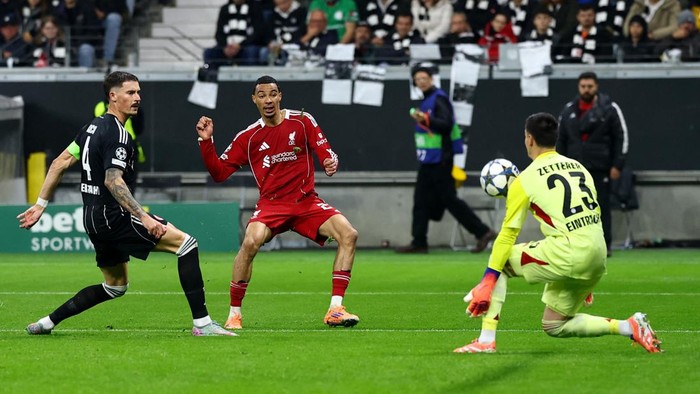 Pemain Liverpool mencetak gol kelima ke gawang Eintracht Frankfurt dalam laga Liga Champions di Deutsche Bank Park, Kamis (23/10/2025) dini hari WIB.