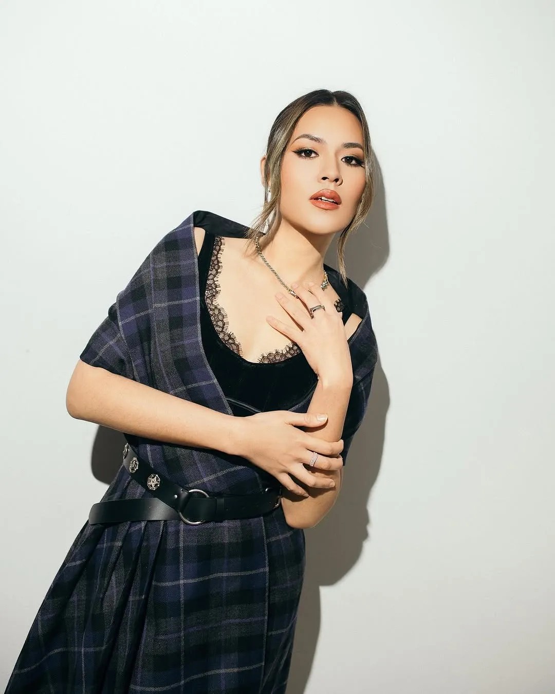 Raisa dan Hamish Daud dikabarkan retak rumah tangga usai unggahan pernikahan dihapus dari Instagram. PA Jaksel bantah ada gugatan cerai.