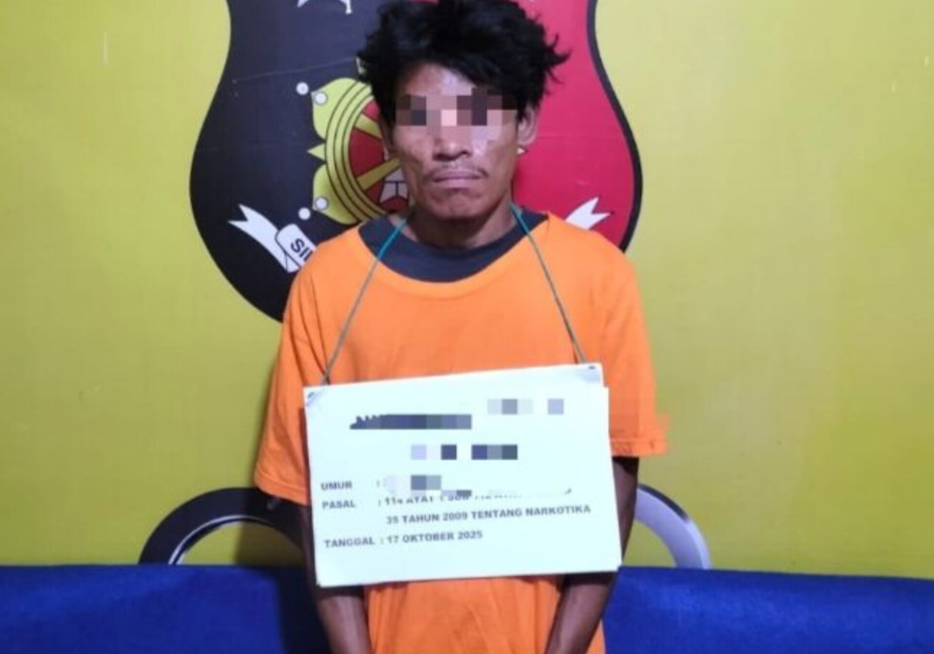Tersangka pengedar sabu NA alias Mat saat diamankan polisi di Polsek Panai Hilir, Labuhanbatu.
