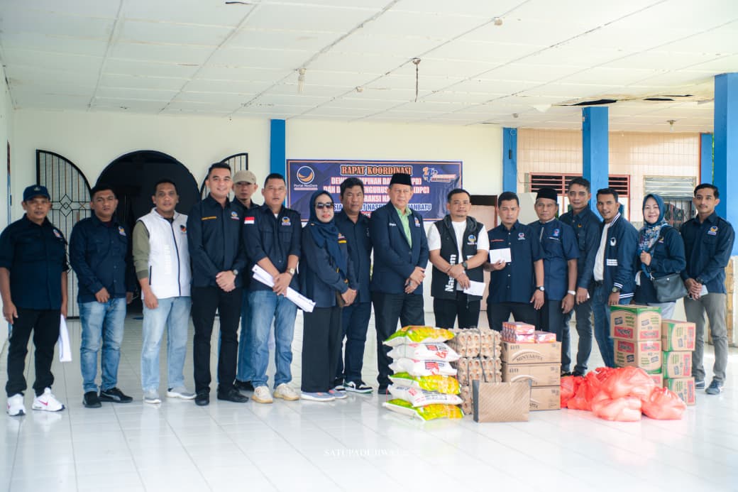 Pengurus DPD NasDem Labuhanbatu saat berkunjung salahsatu panti asuhan di Labuhanbatu.