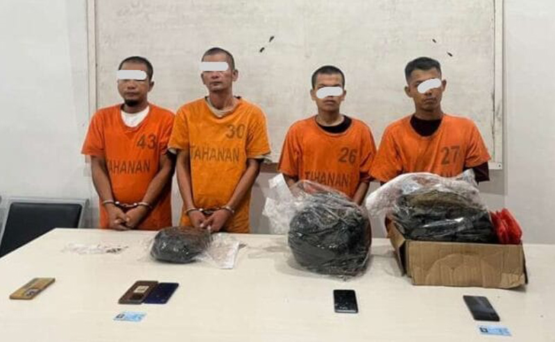 Polres Tapsel tangkap 4 orang pria jaringan narkoba antar Provinsi, berinisial IP, FP, ASN, dan MSM bersama barang bukti belasan Kg ganja dan 1,34 gram sabu.