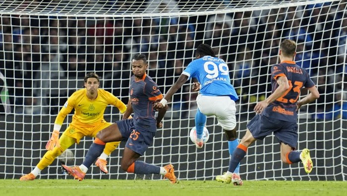 Kevin De Bruyne mencetak gol penalti yang membuka kemenangan Napoli atas Inter Milan di Stadion Diego Armando Maradona.