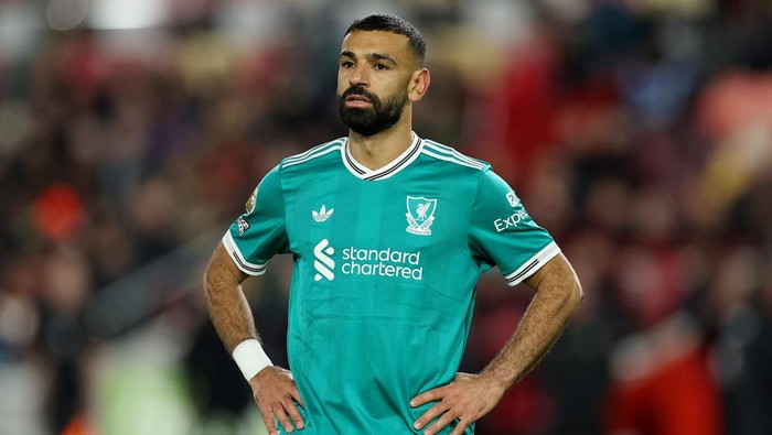 Pemain Liverpool tertunduk lesu setelah dipermalukan Brentford 3-2 pada lanjutan Premier League di Gtech Community Stadium.