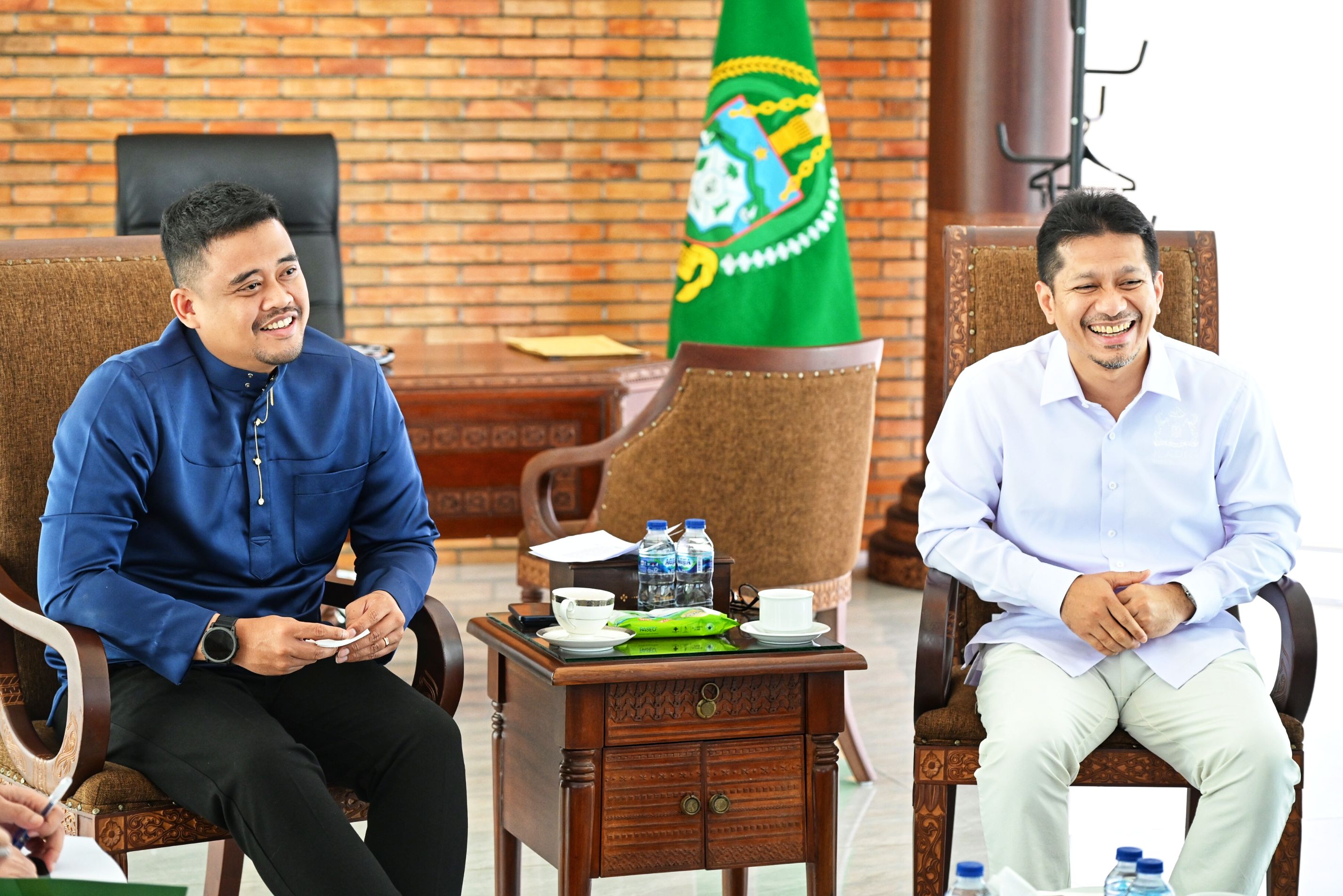 Gubernur Sumatera Utara (Sumut) Bobby Nasution menerima audiensi pengurus Kadin dan Apindo Sumut di Kantor Gubernur, Medan, Selasa (28/10/2025).
