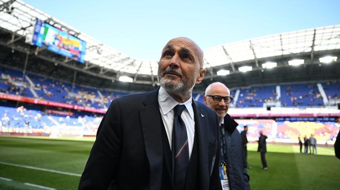Gianluigi Buffon memberi dukungan pada Juventus untuk merekrut Luciano Spalletti sebagai pengganti Igor Tudor. Spalletti dinilai tepat untuk klub besar dan ambisius.