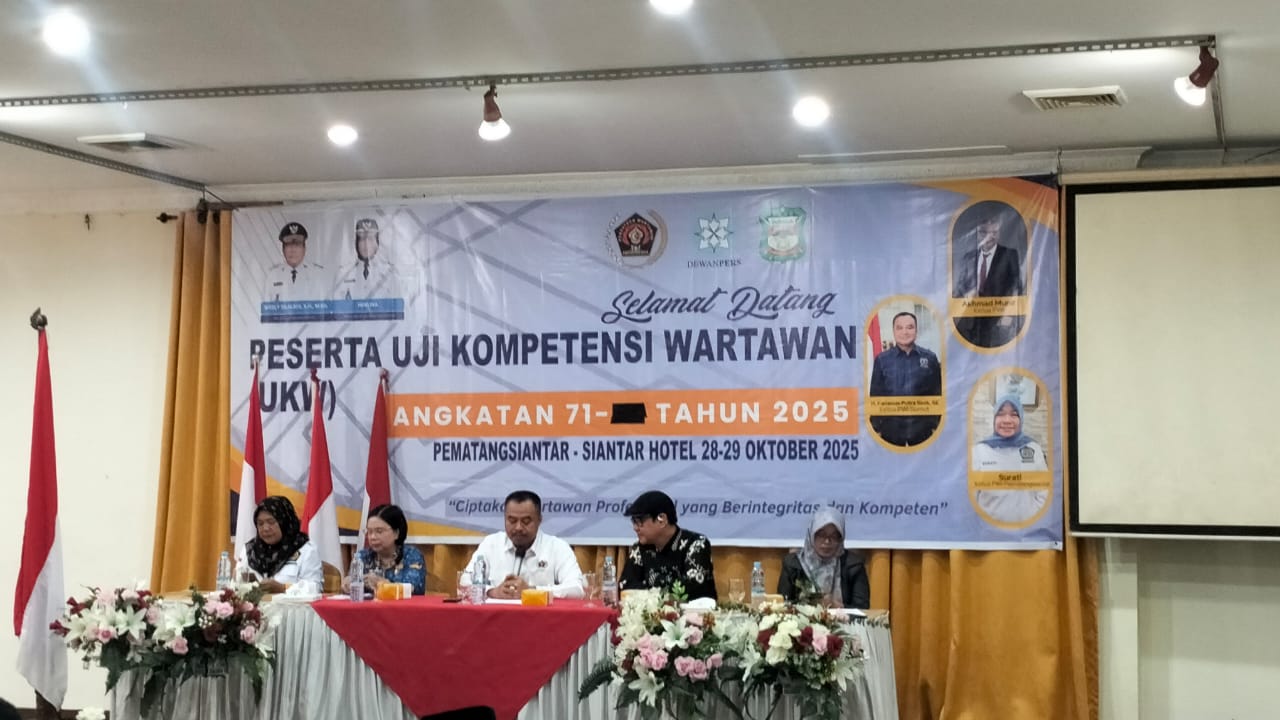 Ketua PWI Sumut, Farianda Sinik saat membuka UKW di Pematangsiantar.