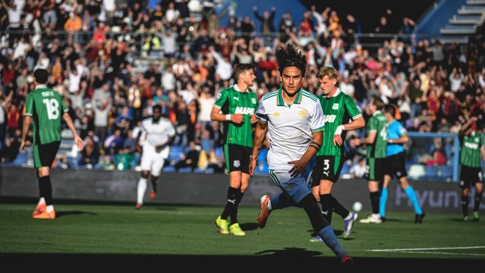 Paulo Dybala merayakan gol tunggal ke gawang Sassuolo di Mapei Stadium, Minggu (26/10/2025). Kemenangan ini menjaga AS Roma tetap bersaing di puncak klasemen Serie A.