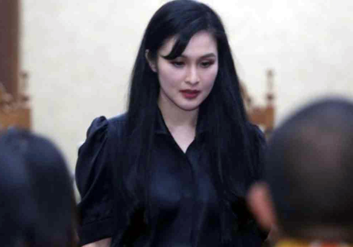 Sandra Dewi hadir di PN Jakarta Pusat, Selasa (28/10/2025), sebelum mencabut gugatan aset terkait kasus korupsi suaminya, Harvey Moeis.