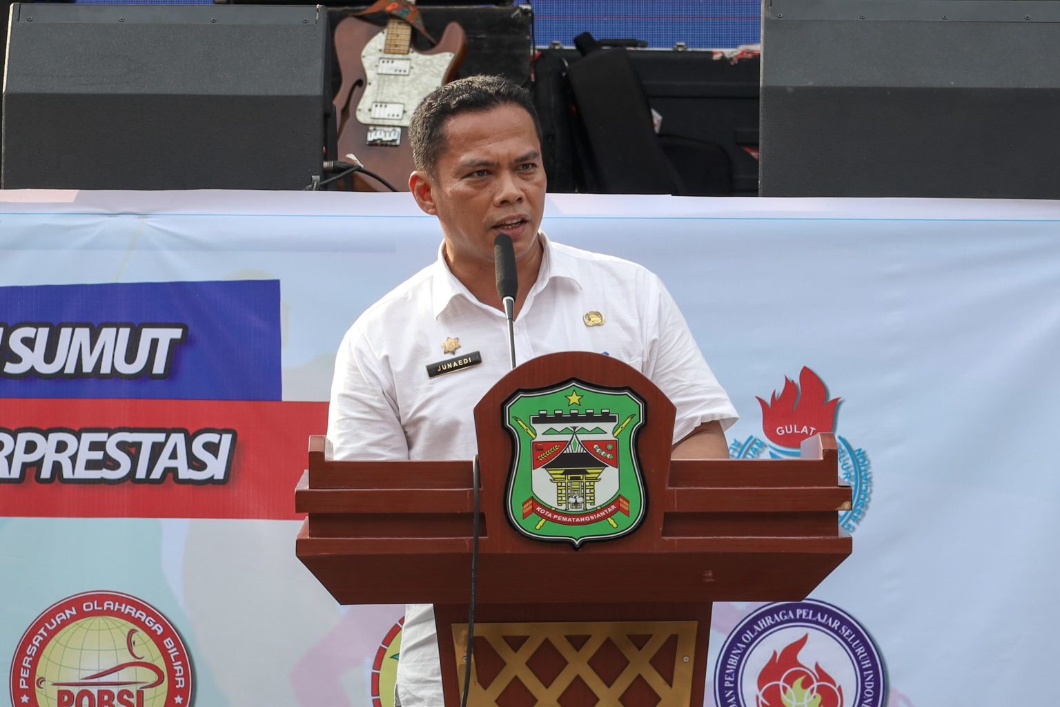 Sekda Kota Pematangsiantar Junaedi Antonius Sitanggang saat mengumumkan pembukaan seleksi calon Dewan Pengawas PD Pasar Horas Jaya masa jabatan 2025&ndash;2028.