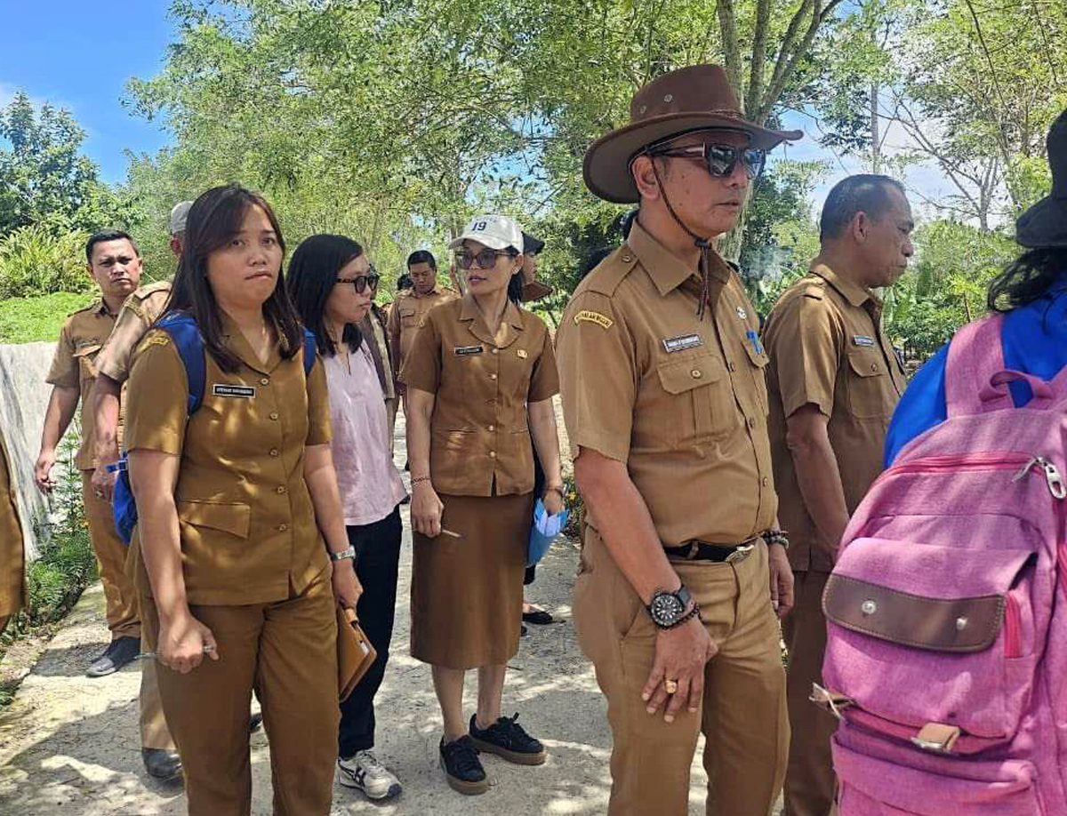 Pembinaan lintas sektor di Desa Wisata Agro Holbung Bagas, Taput, diikuti Pokdarwis, akademisi IAKN Tarutung, dan perangkat desa untuk memperkuat pengelolaan wisata berbasis masyarakat.