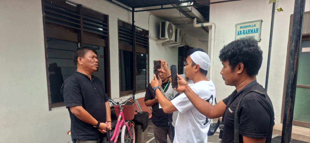Penasehat hukum M. Ronald Siahaan mendesak majelis hakim PN Tanjungbalai membebaskan Rahmadi yang dinilainya jadi korban kriminalisasi.