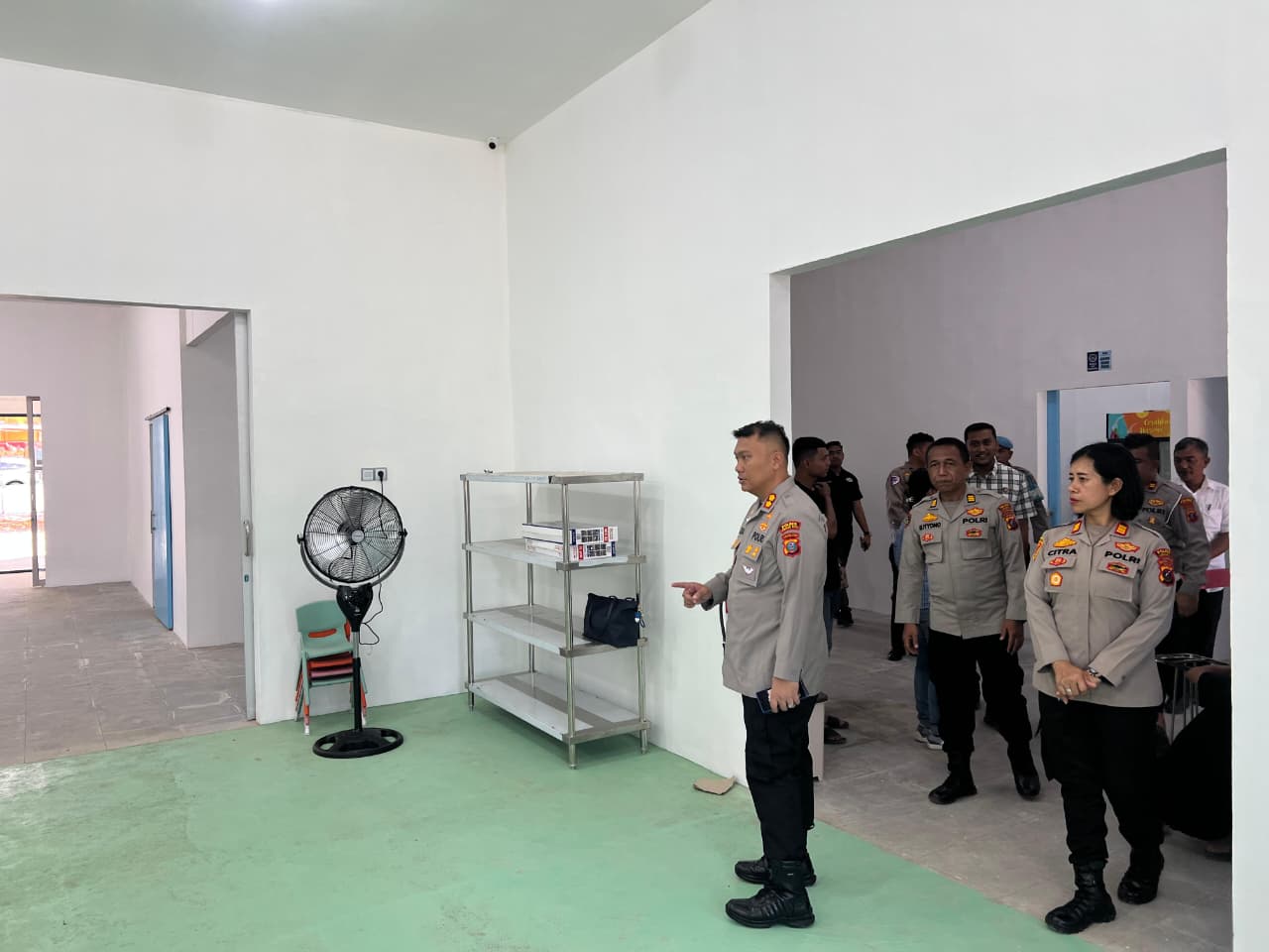 Kapolres Labuhanbatu AKBP Choky Sentosa Meliala meninjau langsung SPPG Kemala Bhayangkari di Jalan Jenderal Sudirman, Aek Kanopan.