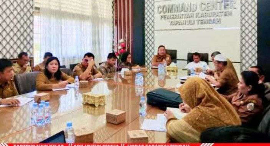 Rapat Penuntasan TBC Pemkab Tapanuli Tengah bersama Tim BPK Perwakilan Sumut di Ruang Rapat Garuda, Kantor Bupati Tapteng.