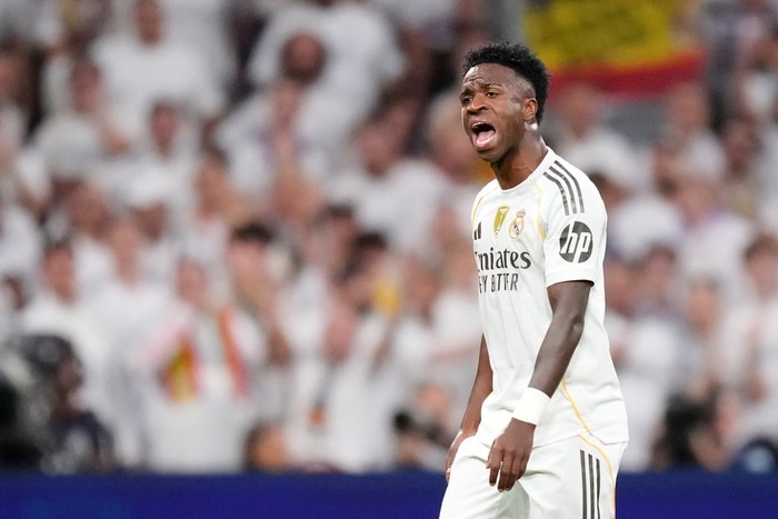 Vinicius Junior terlibat perselisihan dengan pelatih Xabi Alonso usai ditarik keluar saat El Clasico melawan Barcelona.
