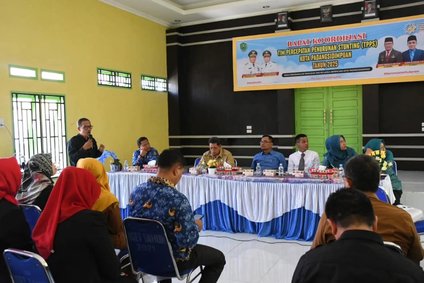 TPPS Kota Padangsidimpuan menggelar rakor di Aula Dinas Pengendalian Penduduk dan KB membahas capaian BPB Agustus 2025 dan strategi percepatan penurunan stunting.