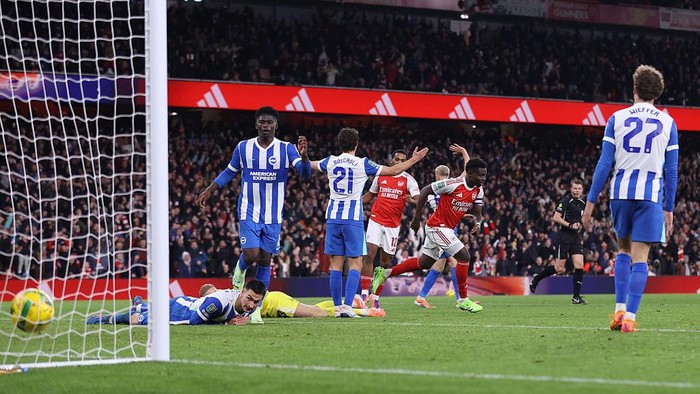 Ethan Nwaneri merayakan gol pembuka Arsenal sebelum Saka memastikan kemenangan atas Brighton di Emirates Stadium.