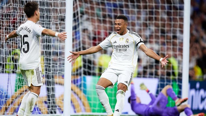 Kylian Mbappe merayakan brace-nya setelah membawa Real Madrid unggul cepat atas Valencia, sebelum Los Blancos menang telak 4-0 di Santiago Bernabeu.