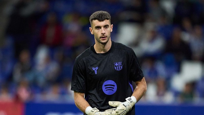 Joan Garcia masih menjalani pemulihan cedera meniskus dan belum bisa memperkuat Barcelona.