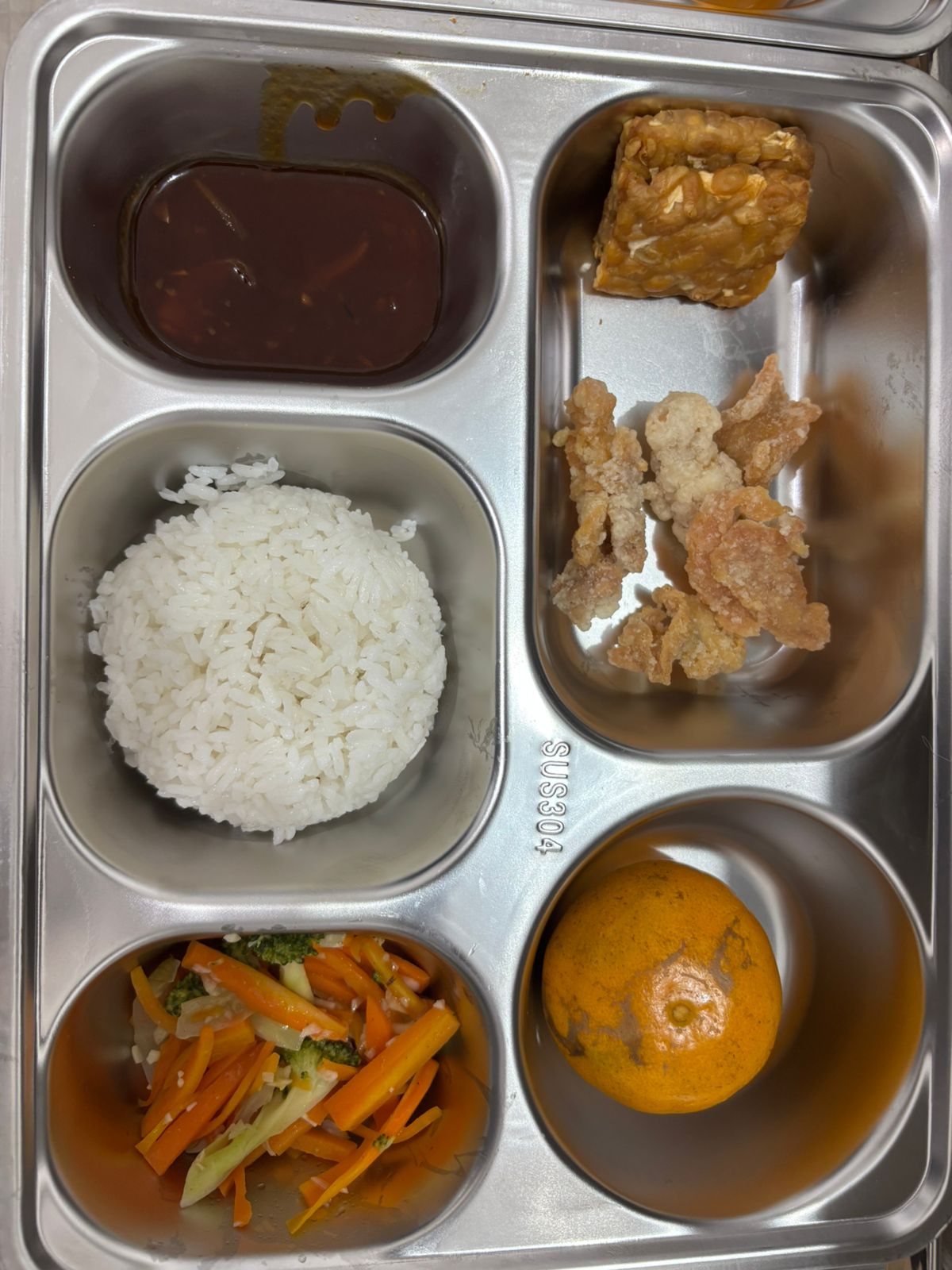 Menu masakan ayam goreng mentega pada Simulasi masak SPPG Yayasan Ala Delphi.