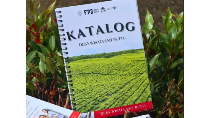 Katalog Desa Wisata Sait Buttu hasil karya mahasiswa Poltekpar Medan diluncurkan di Nagori Sait Buttu, Simalungun.