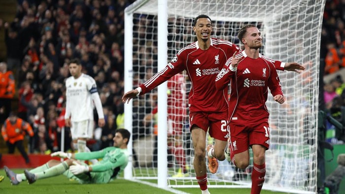 Alexis Mac Allister merayakan gol tunggal Liverpool ke gawang Real Madrid di Anfield.