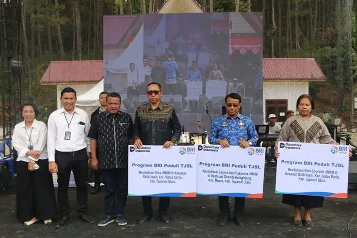 Direktur Arsitektur dan Desain Kemenparekraf, Sabar Norma Megawati Panjaitan, saat membuka Workshop Branding Subsektor Fesyen di kawasan wisata rohani Salib Kasih, Siatas Barita, Tapanuli Utara, Senin