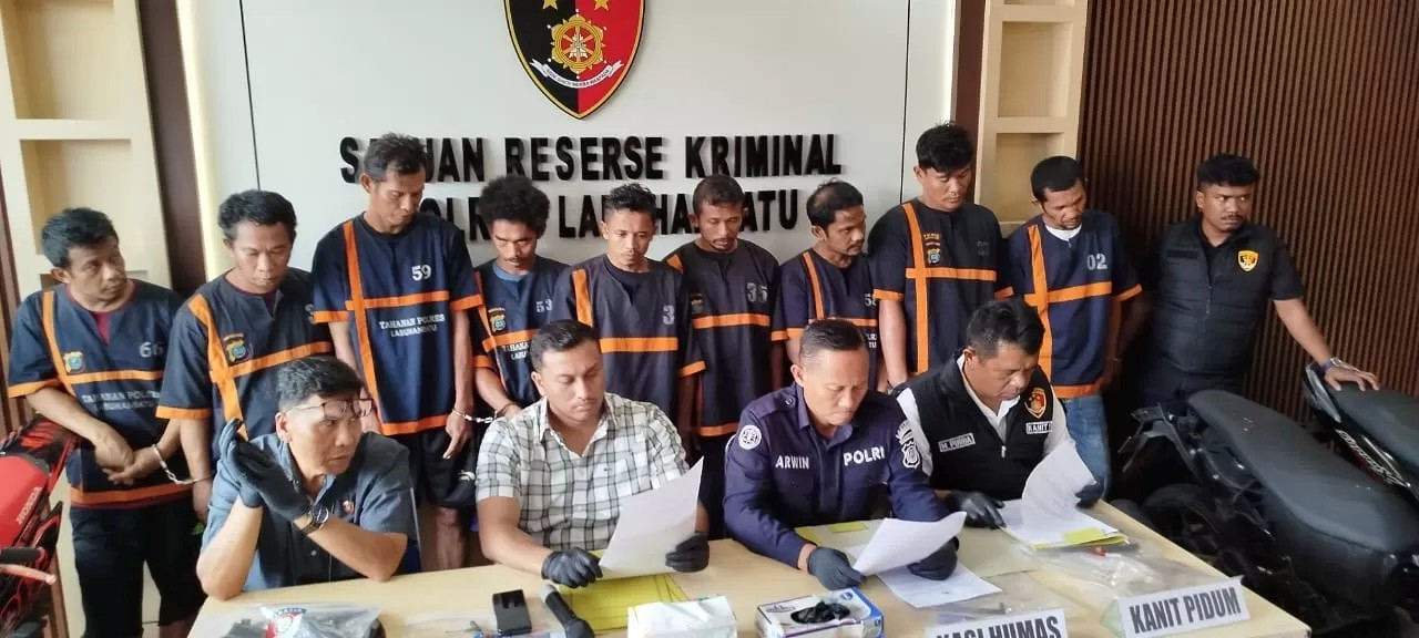 Kasat Reskrim Polres Labuhanbatu AKP Teuku Rivanda Ikhsan menjelaskan pengungkapan komplotan curanmor lintas kabupaten.
