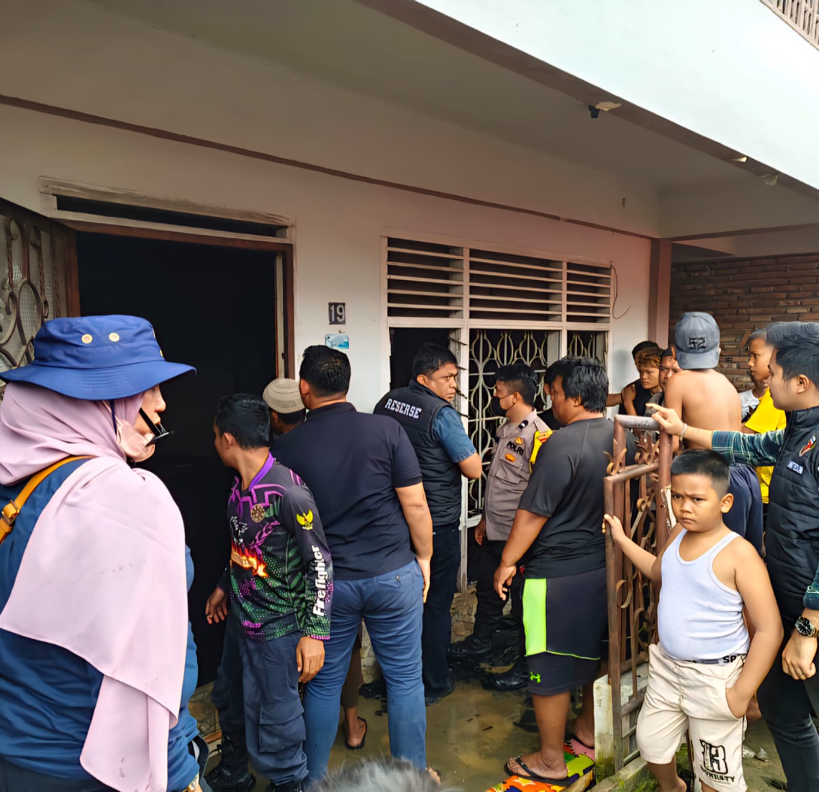 Rumah di Jalan Permai, Lingkungan IV, Kelurahan Kuala Silo Bestari, Kecamatan Tanjungbalai terbakar pada Jumat (14/11/2025), api berhasil dipadamkan tim pemadam kebakaran.