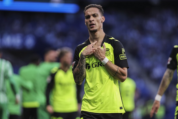 Gol Antony yang diklaim Real Betis lebih spektakuler dari milik Lamine Yamal di Puskas Award 2025.