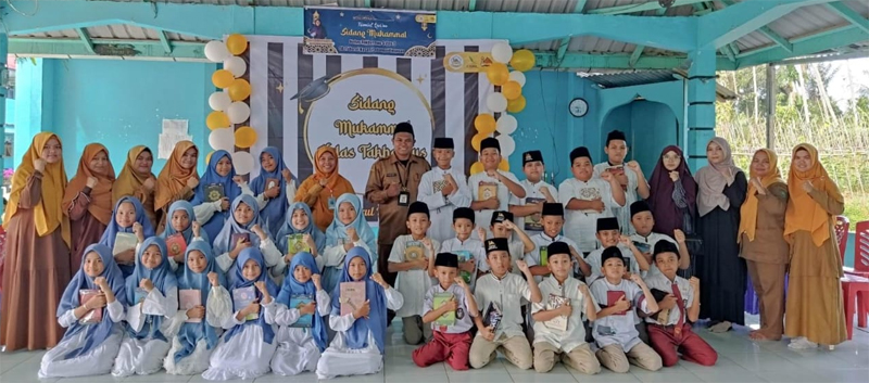 30 siswa/wi SD IT Darul Hasan Padangsidimpuan Kelas V dan Kelas VI, berhasil mengikuti sidang Mukkamal kelas Takhossus, menjadi genarasi tahfidz dan tahfidzah.