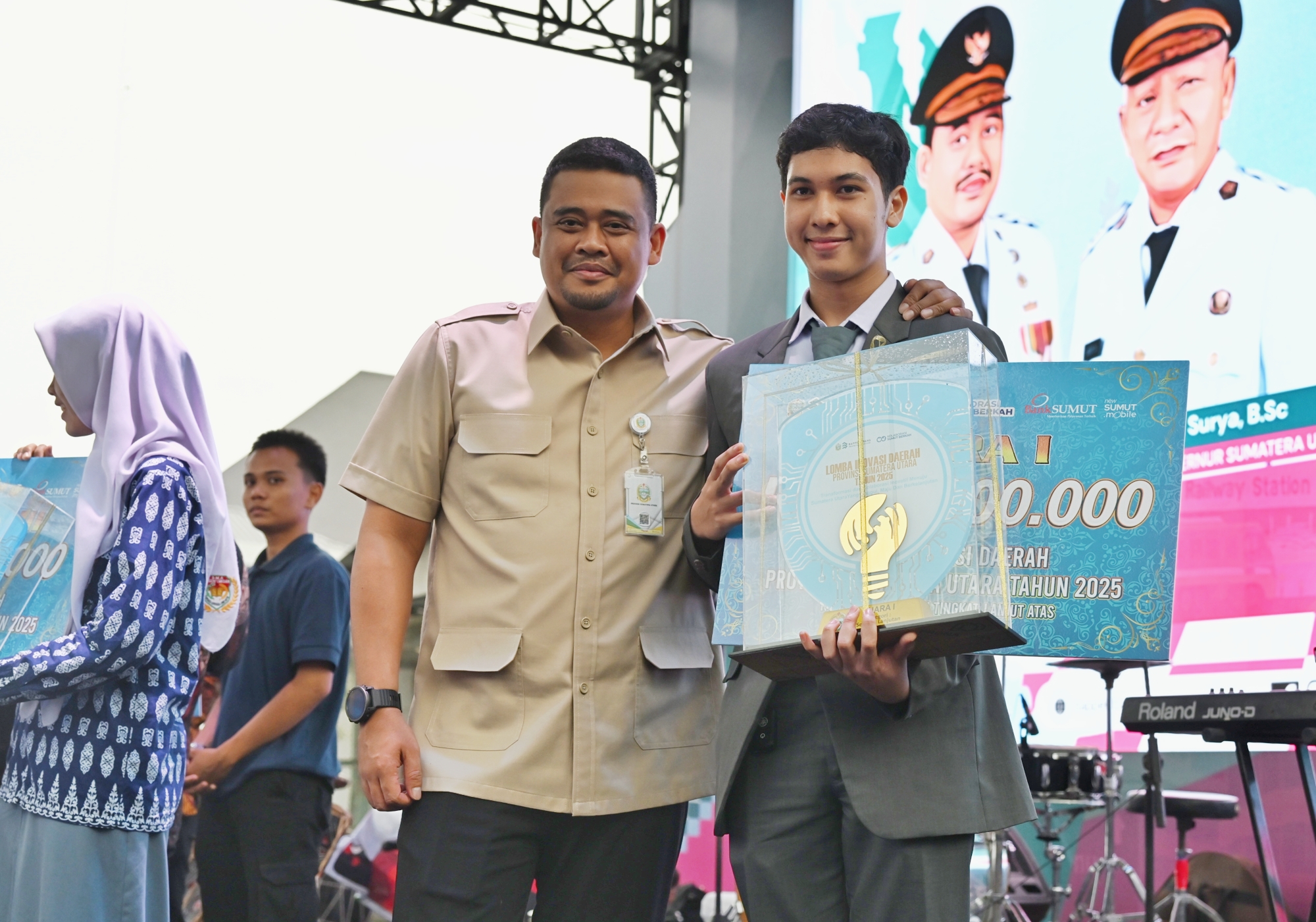 Gubernur Sumatera Utara Muhammad Bobby Nasution membuka North Sumatera Innovation Day 2025 di Parkiran Kartini Kantor Gubernur Sumut, Medan, Rabu (19/11/2025).