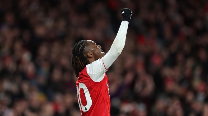 Eberechi Eze merayakan hat-tricknya saat Arsenal mengalahkan Tottenham 4-1 di Derby London Utara, Premier League 2025/2026.